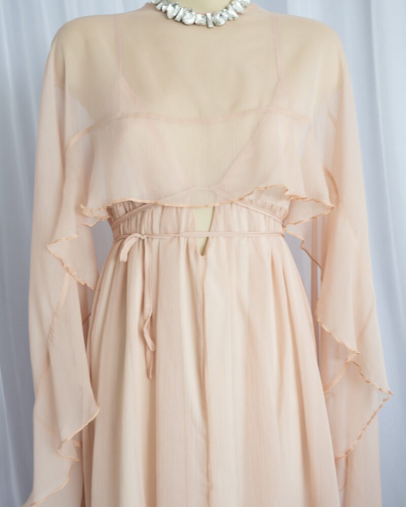 Arwen | Vestido Beige Con Capa.