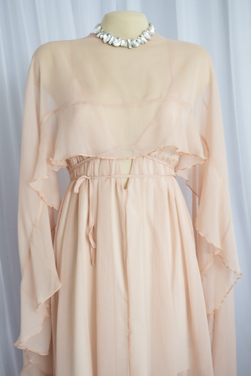 Arwen | Vestido Beige Con Capa.