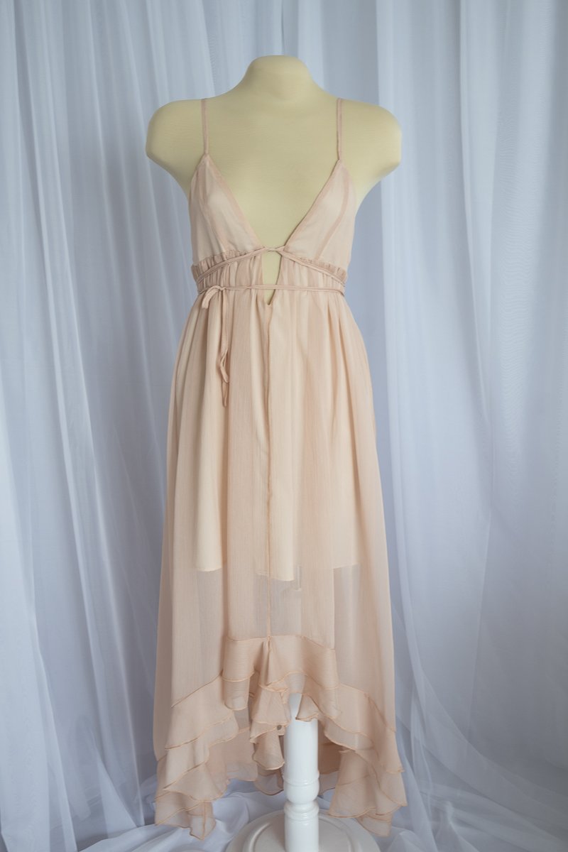 Arwen | Vestido Beige Con Capa. - Imagen 10
