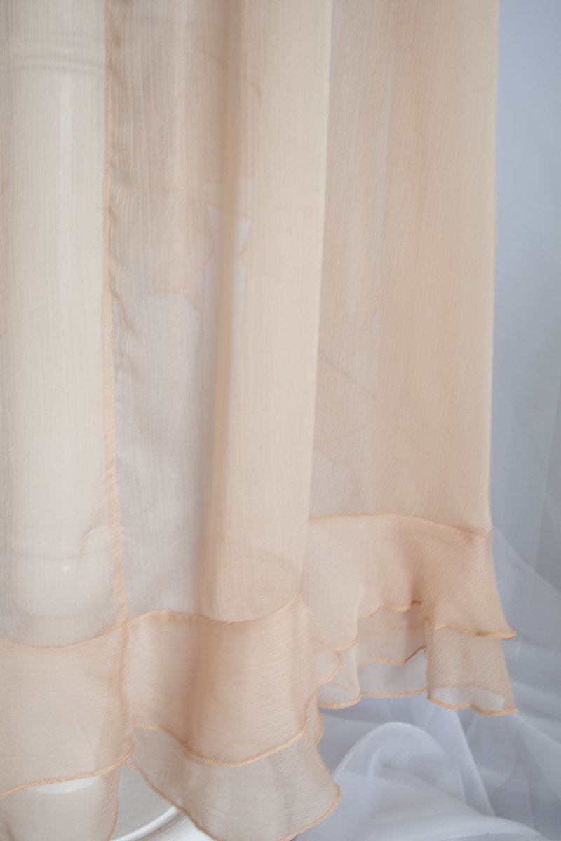 Arwen | Vestido Beige Con Capa. - Imagen 8