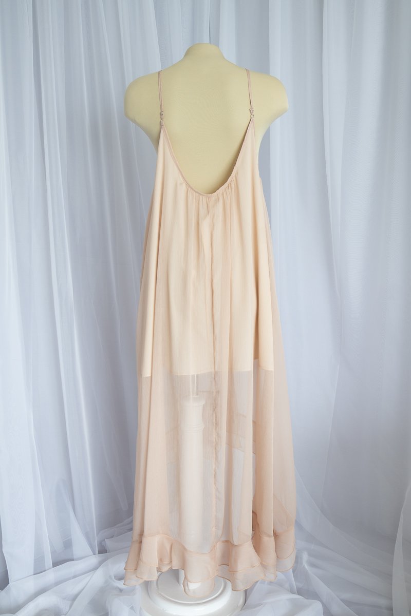 Arwen | Vestido Beige Con Capa. - Imagen 7
