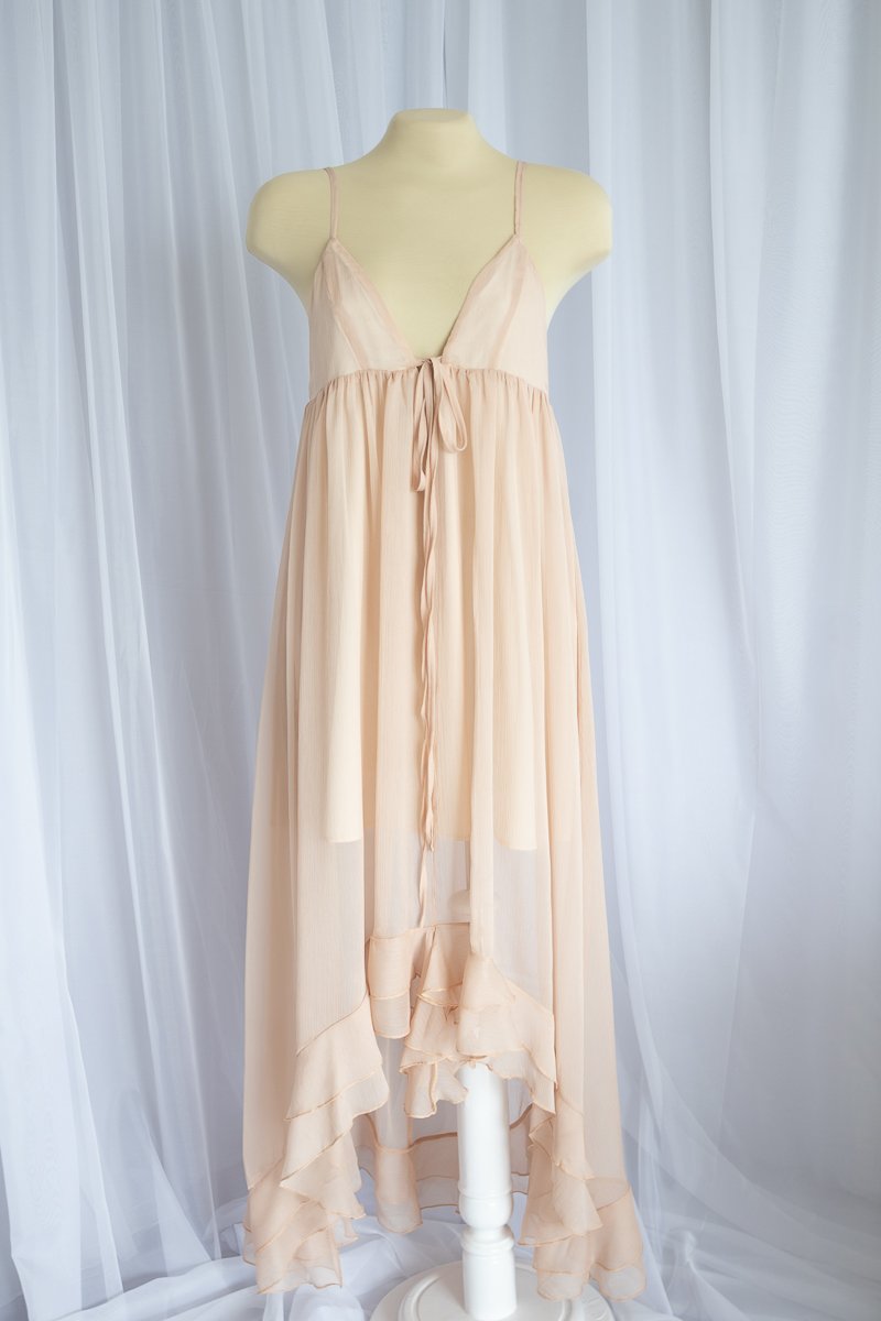 Arwen | Vestido Beige Con Capa. - Imagen 6