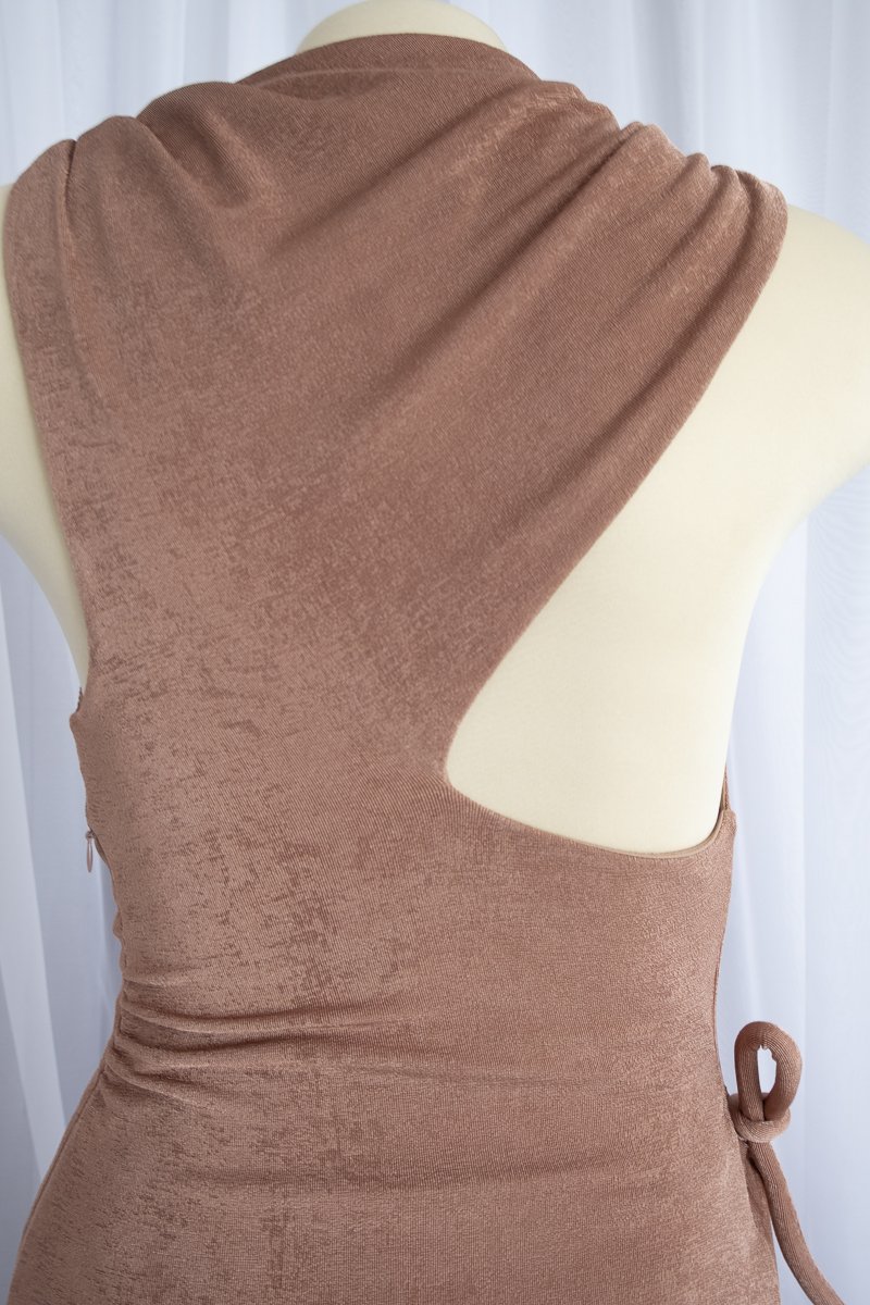 Vestido Megara - Color Mocha Mousse - Imagen 8