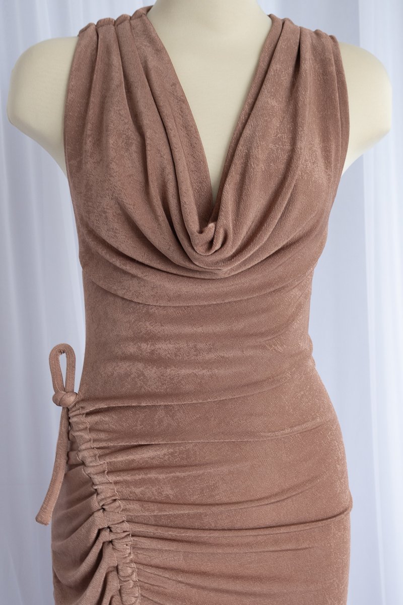 Vestido Megara - Color Mocha Mousse - Imagen 9